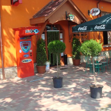 Platan Panzio Bed and Breakfast Nagyszenas Buitenkant foto