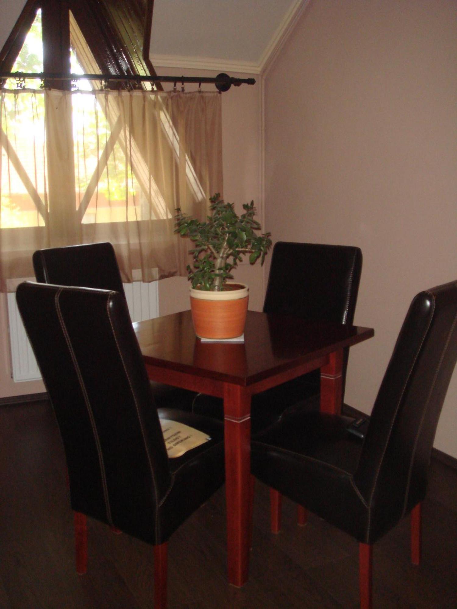 Platan Panzio Bed and Breakfast Nagyszenas Buitenkant foto