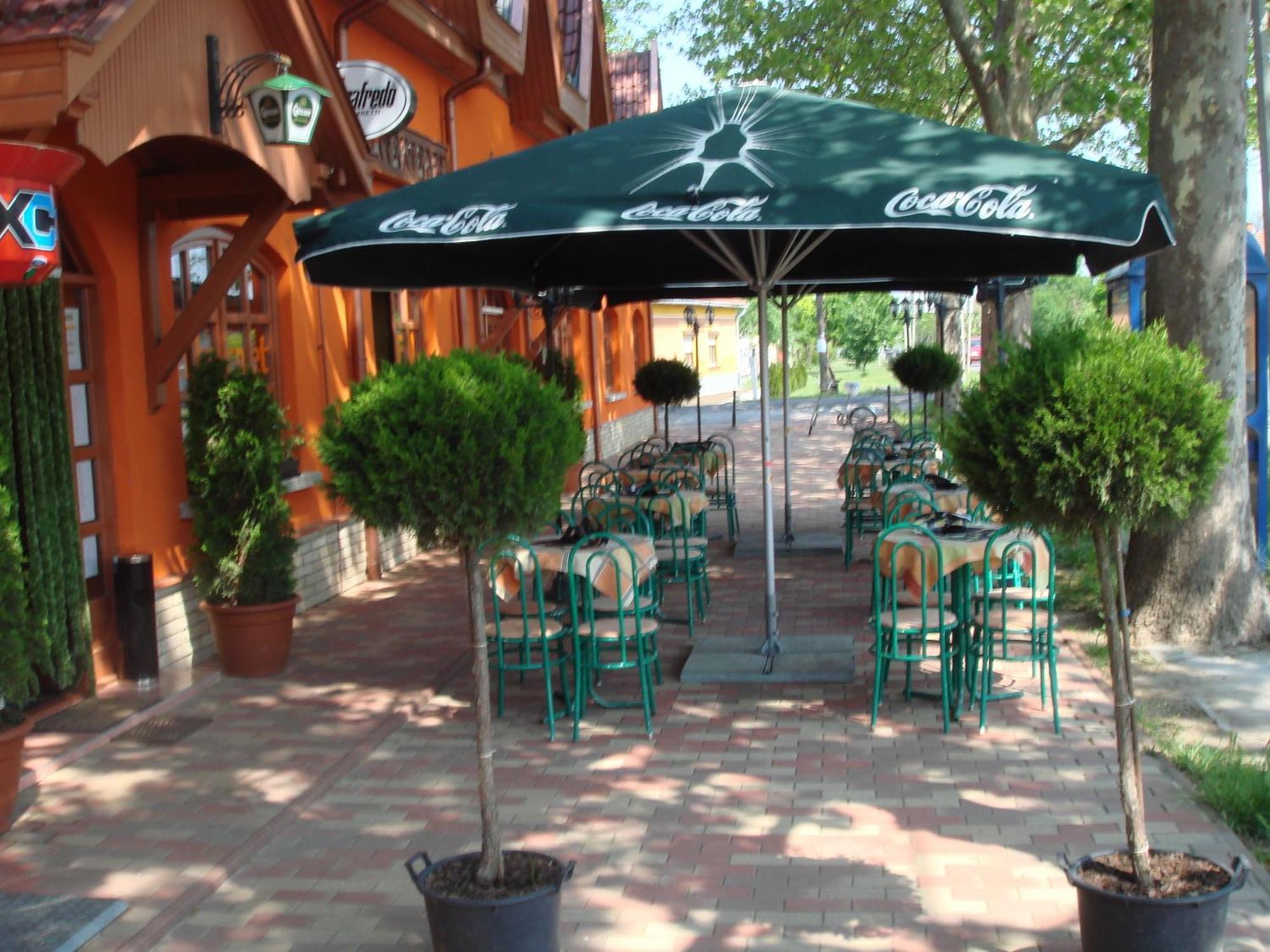 Platan Panzio Bed and Breakfast Nagyszenas Buitenkant foto